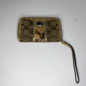 Beautiful Coach wallet/wristlet